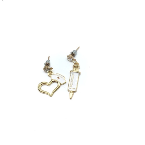 NEW syringe&nurse heart hat asymmetrical earrings - Picture 16 of 16
